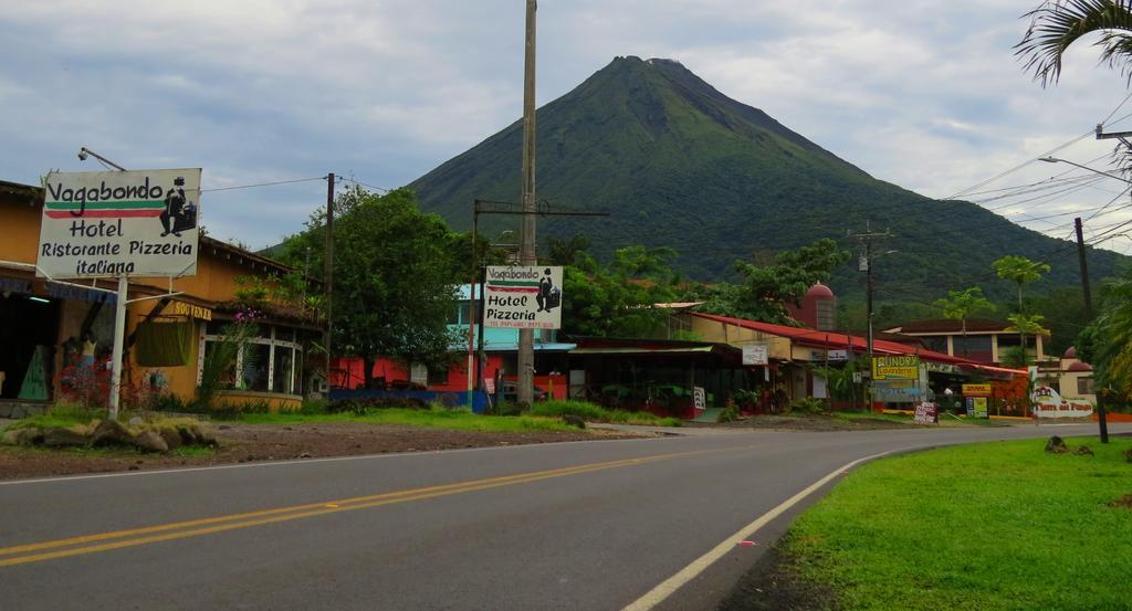 Hotel Vagabondo La Fortuna Exterior foto
